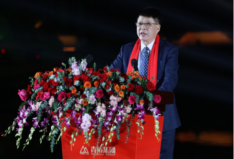 青拓集團年產(chǎn)值超2000億元慶?；顒勇≈嘏e行